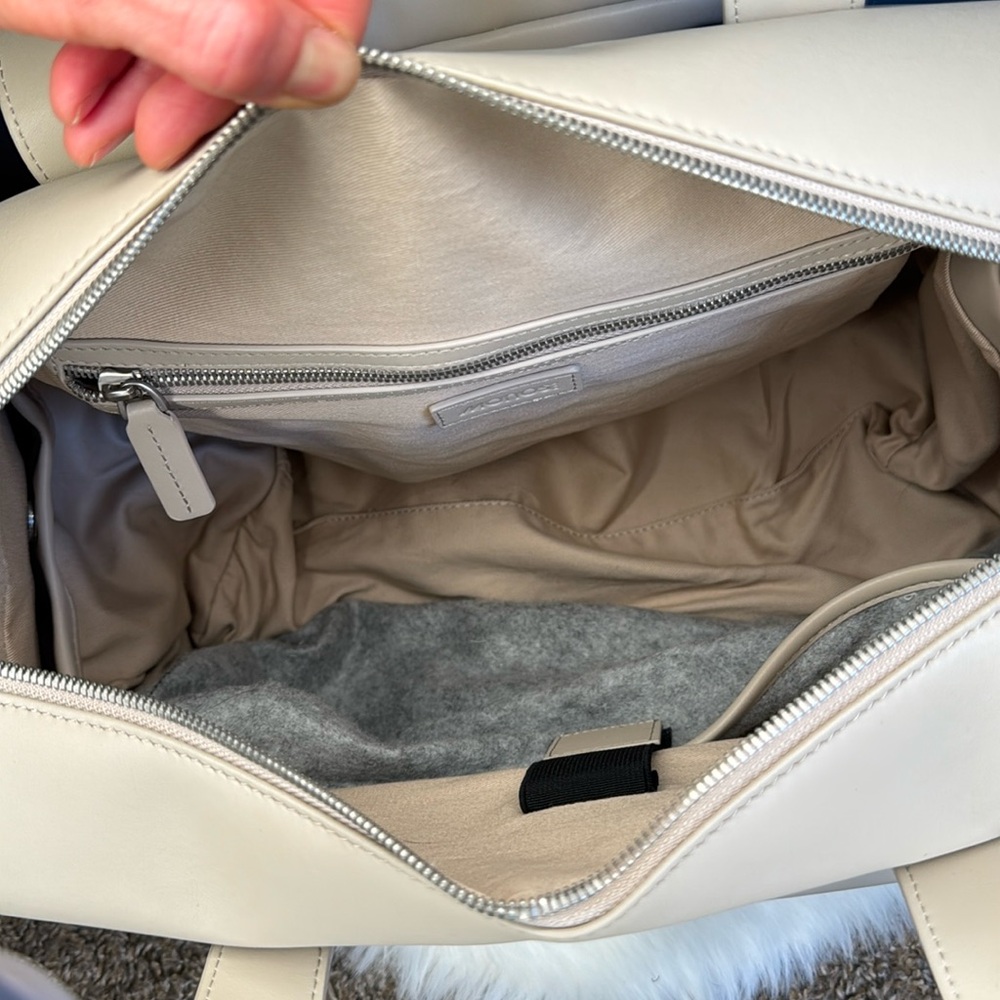 MONOS - Metro Duffle Bag - Ivory - Vegan Leather - Luggage - Great Condition - Picture 7 of 10